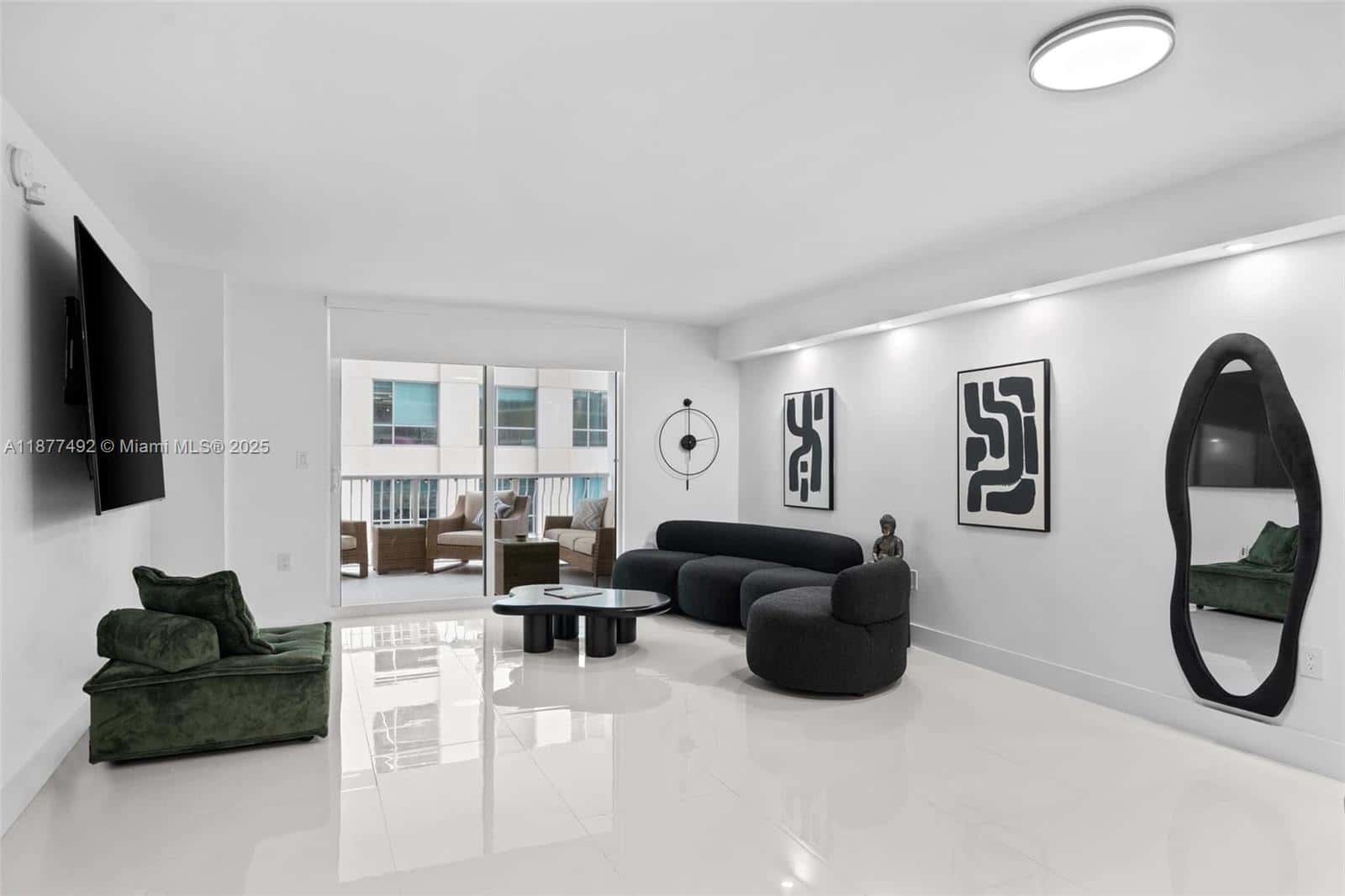 1200 Brickell Bay Dr # 2812, Miami FL 33131