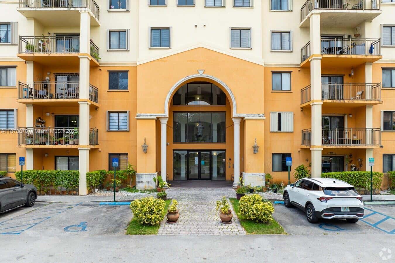 9340 Fontainebleau Blvd # W206, Miami FL 33172