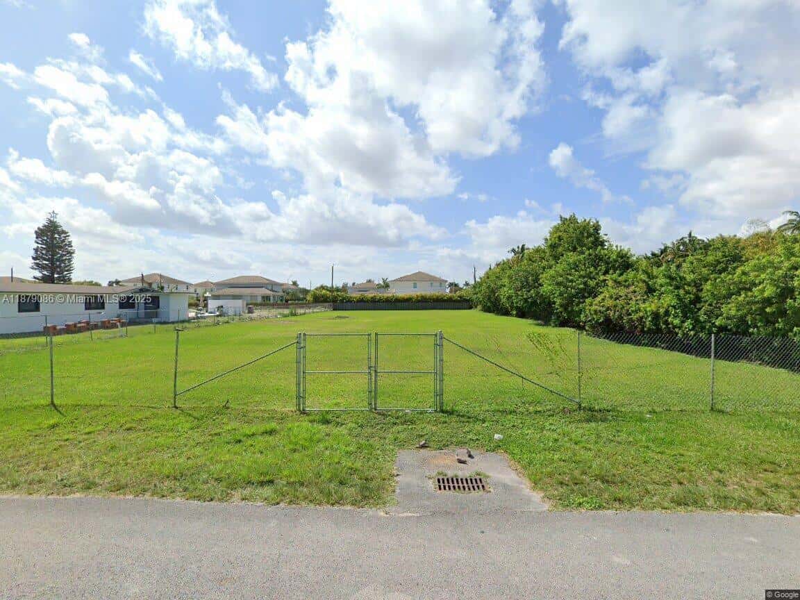 120 NW 120TH AVE, Sweetwater FL 33182