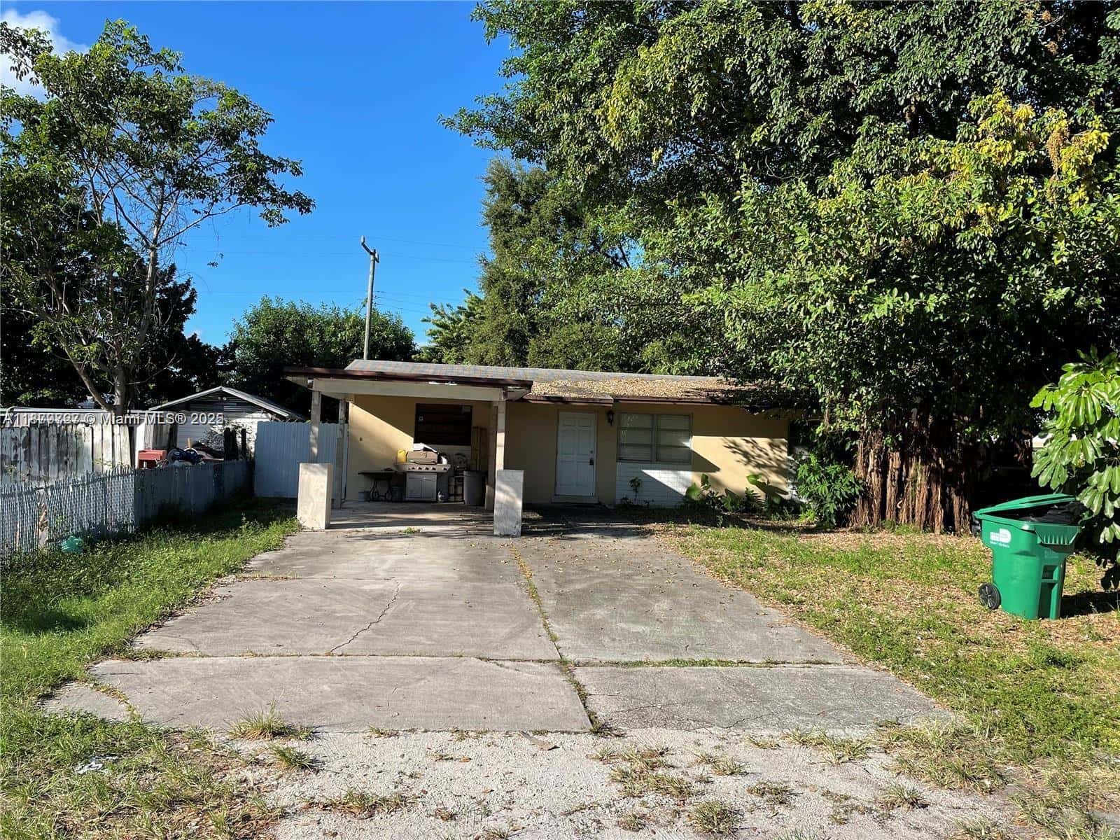 2755 NE 207th St, Aventura FL 33180