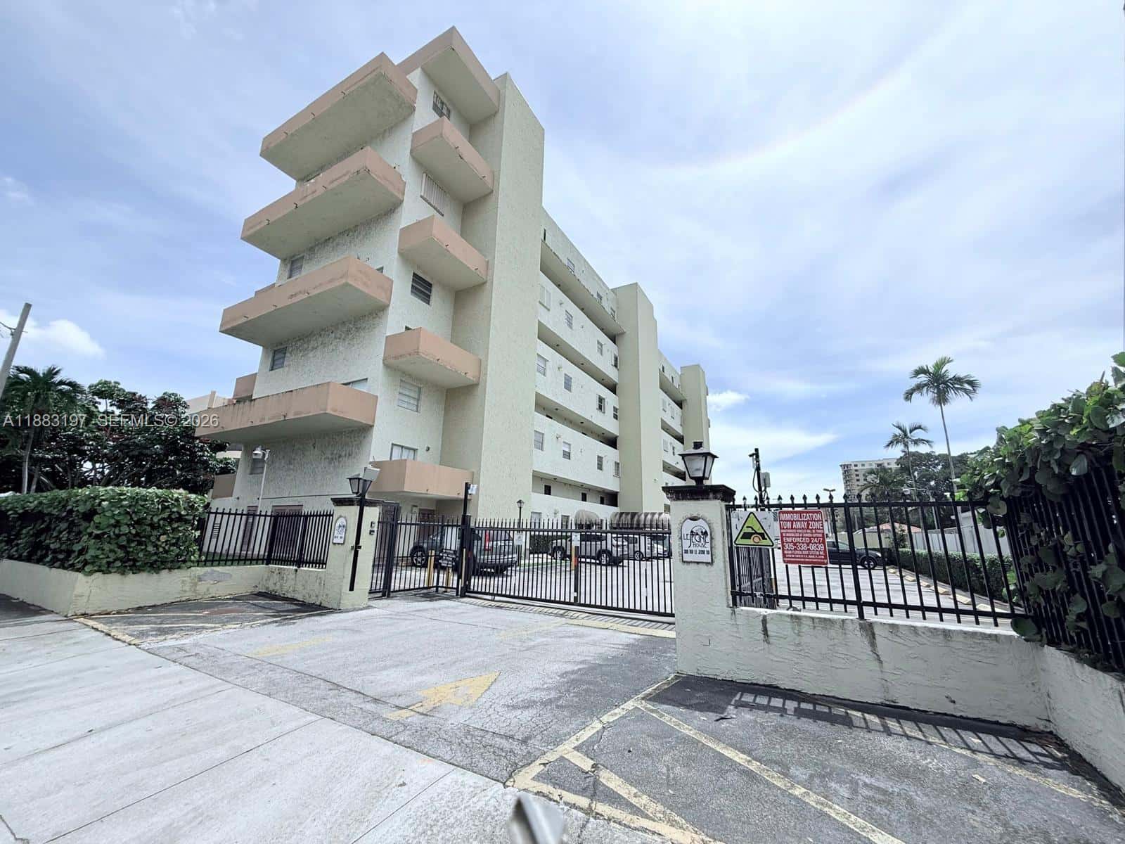 300 NW 42nd Ave # 109, Miami FL 33126