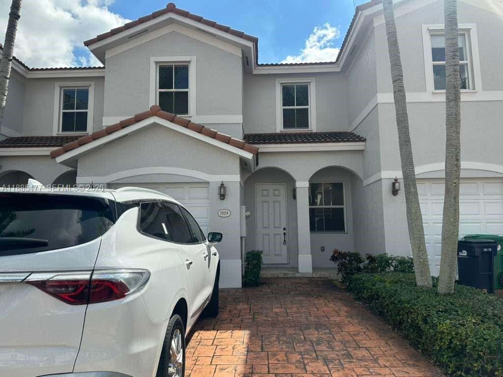 1026 NE 207th Ter # 1026, Miami FL 33179