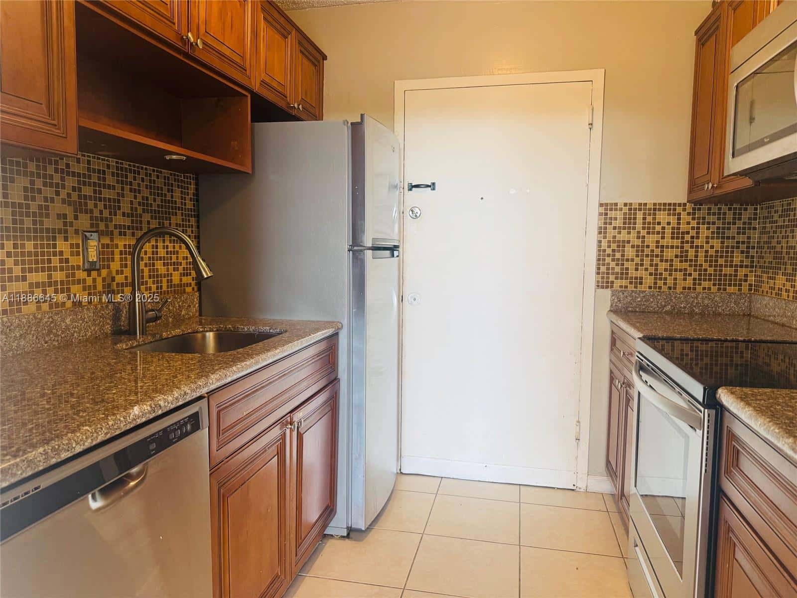 2000 NE 135th St # 403, North Miami FL 33181