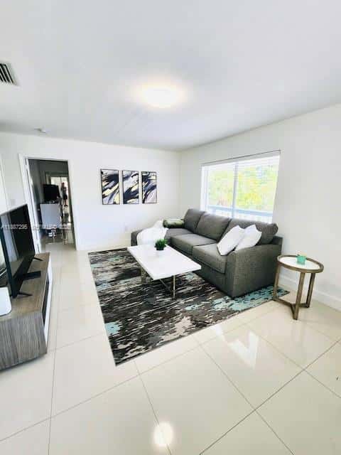 1030 NE 80th St # 4, Miami FL 33138