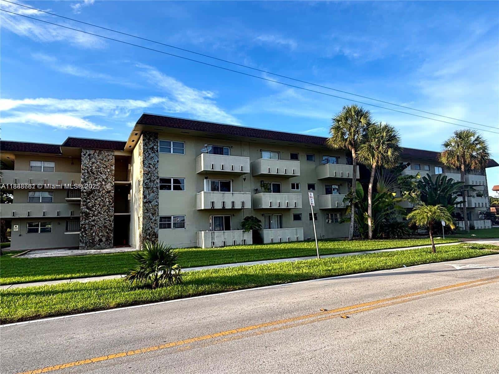 7505 SW 82nd St # 318, Miami FL 33143