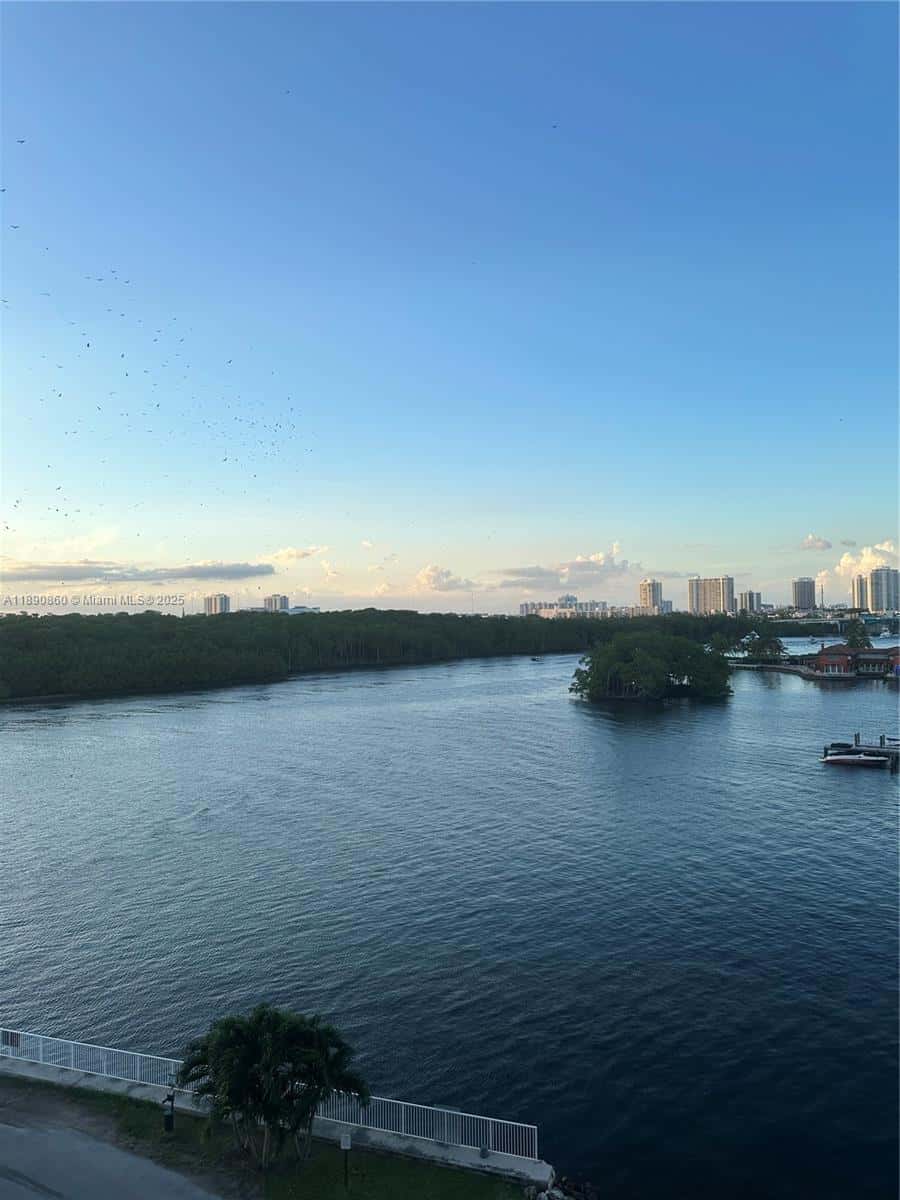400 Kings Point Dr # 614, Sunny Isles Beach FL 33160