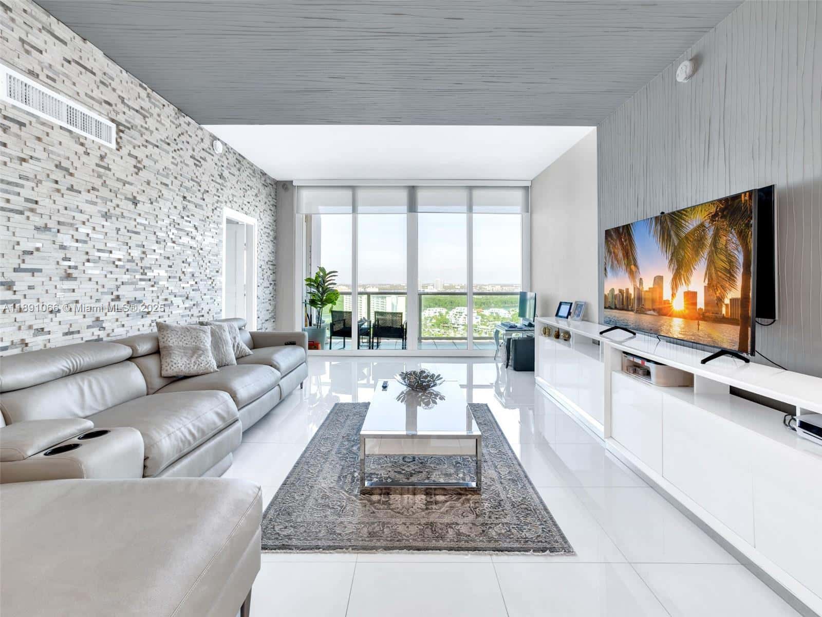 100 Bayview Dr, Sunny Isles Beach FL 33160