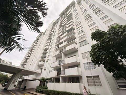 2780 NE 183rd St # 1415, Aventura FL 33160