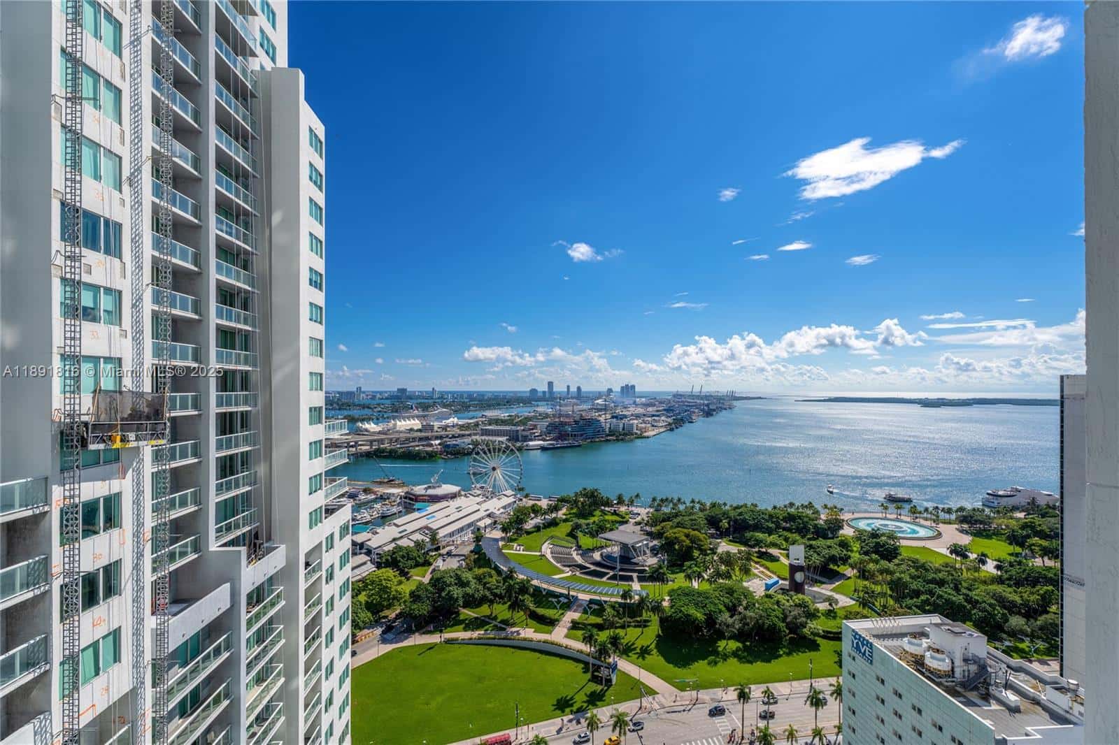 253 NE 2nd St # 3203, Miami FL 33132