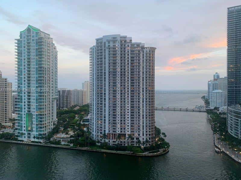 300 S Biscayne Blvd # 1908, Miami FL 33131