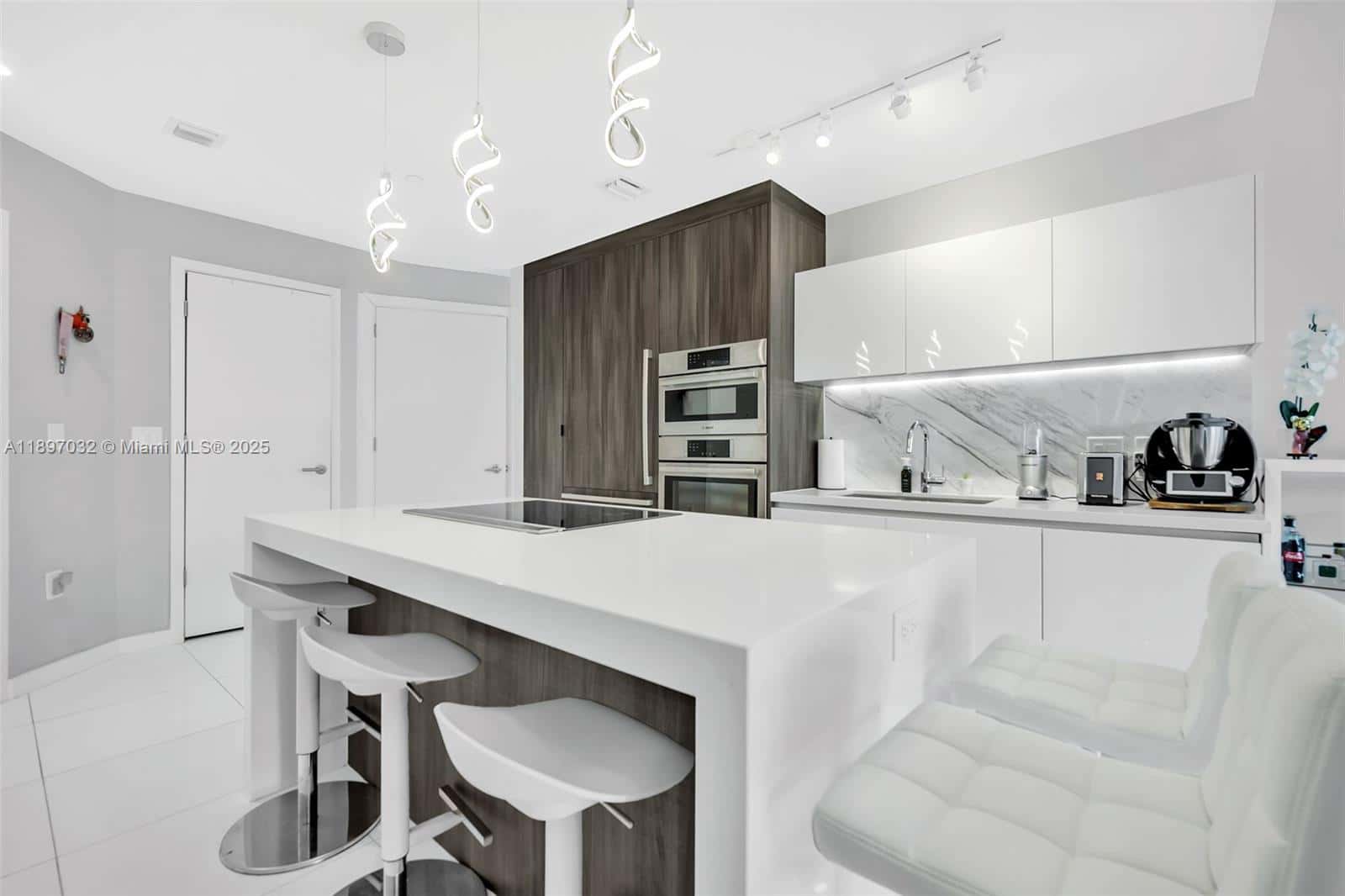 851 NE 1st Ave # 806, Miami FL 33132