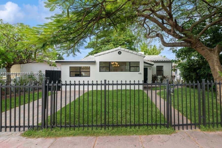 1915 Normandy Dr, Miami Beach FL 33141