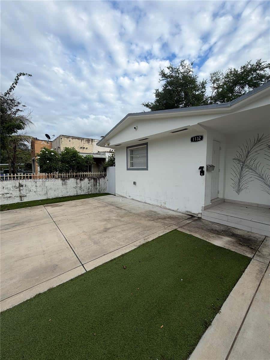 1132 NW 38th St # 1132, Miami FL 33127