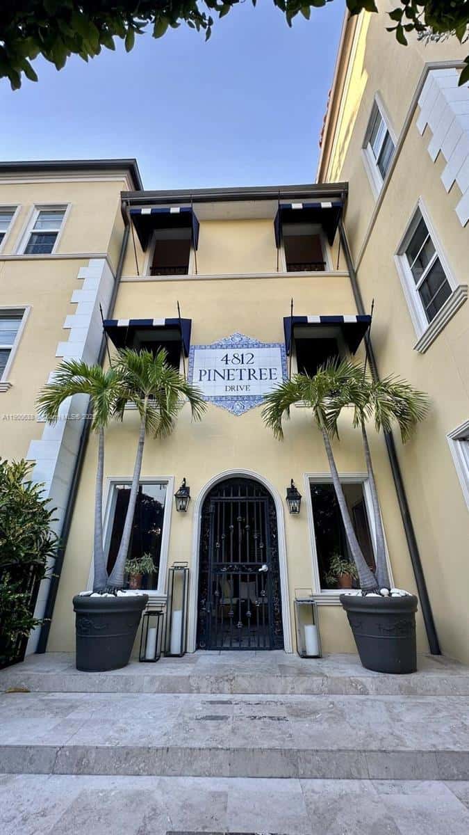 4812 Pine Tree Dr # 204, Miami Beach FL 33140