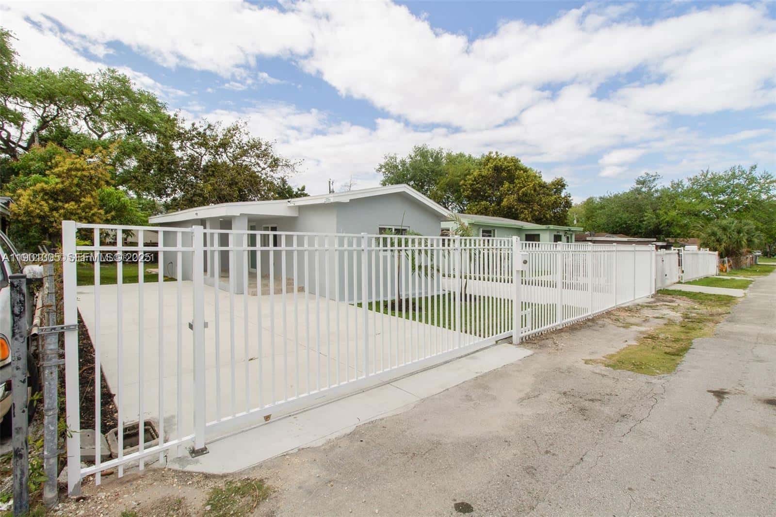 1858 NW 115th St, Miami FL 33167