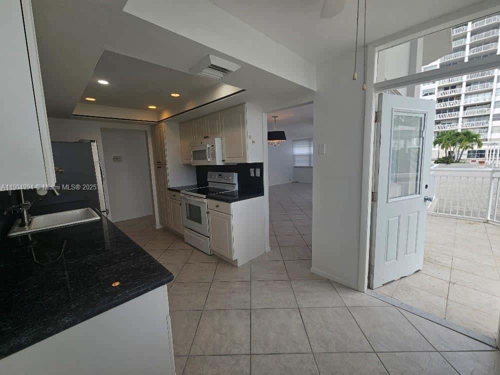 18041 Biscayne Blvd # 204, Aventura FL 33160