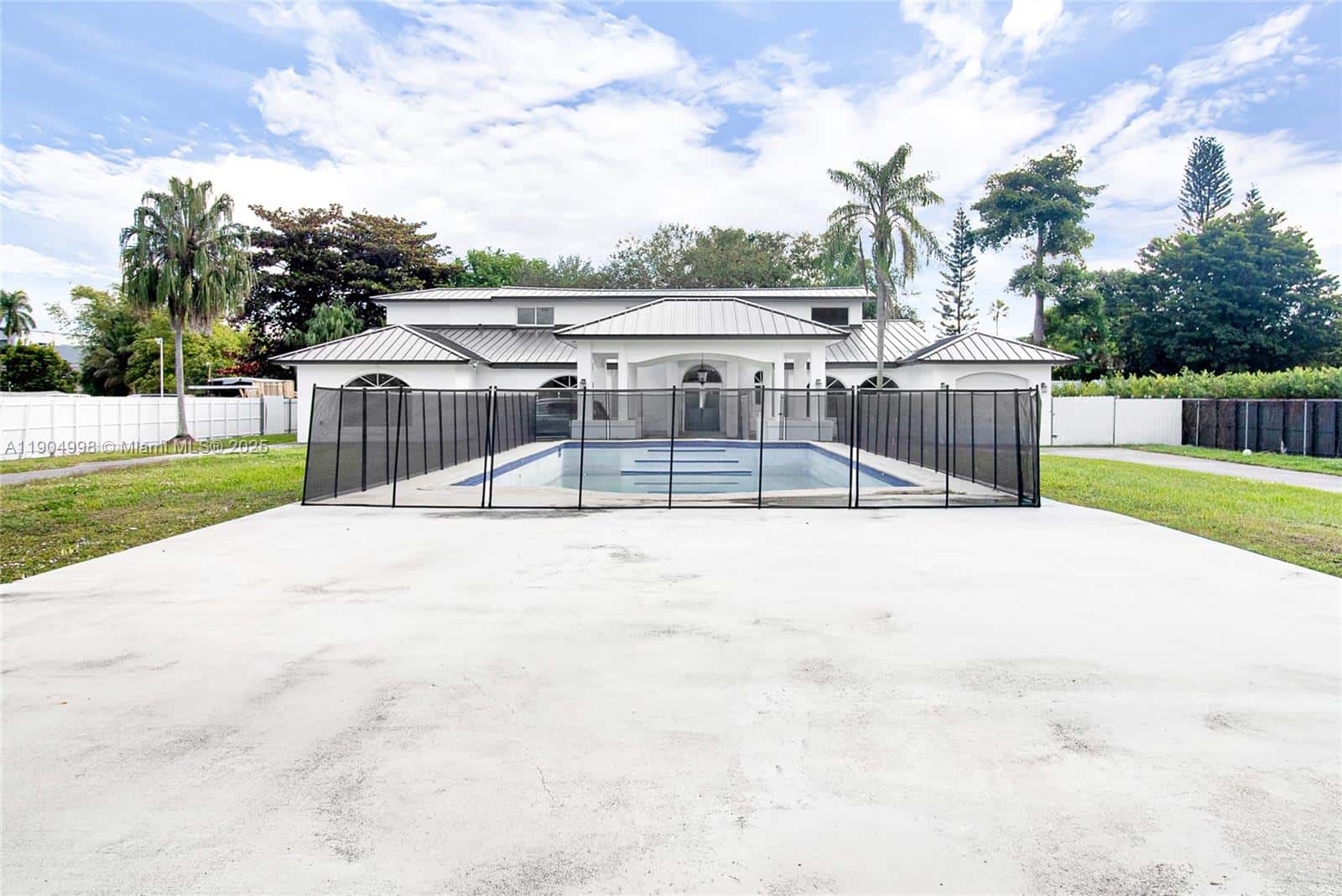 425 SW 129th Ave, Miami FL 33184