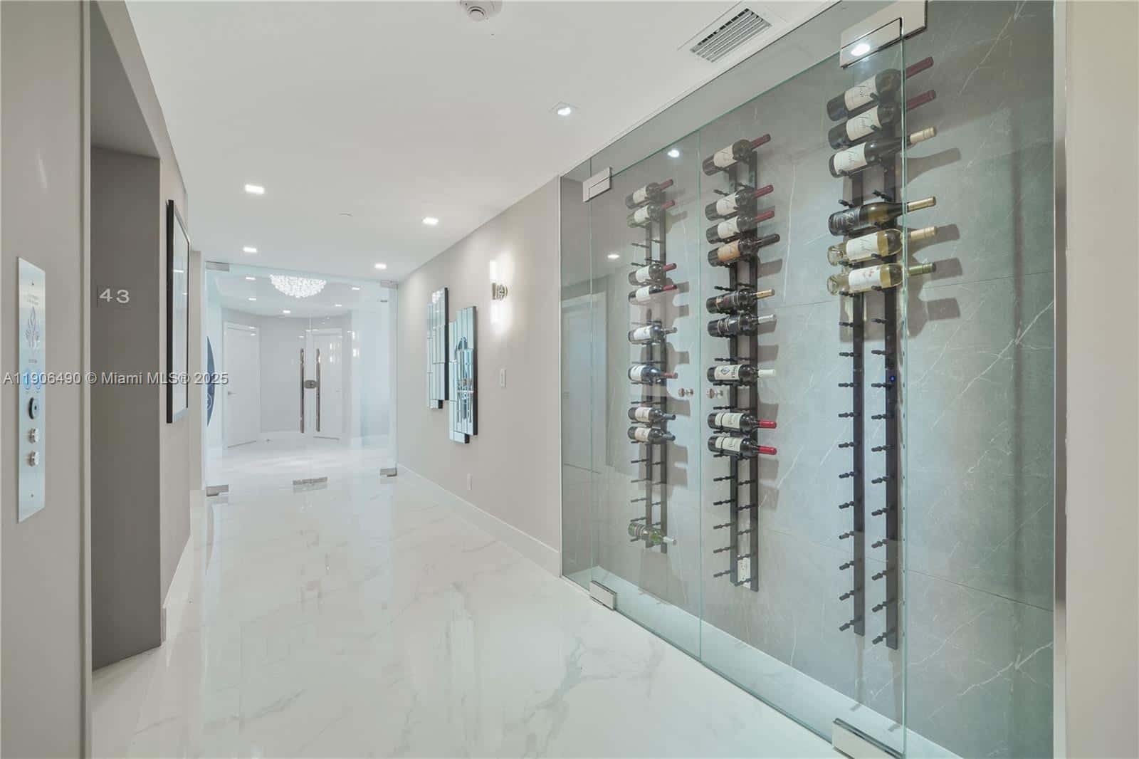 300 S Pointe Dr # 4306, Miami Beach FL 33139