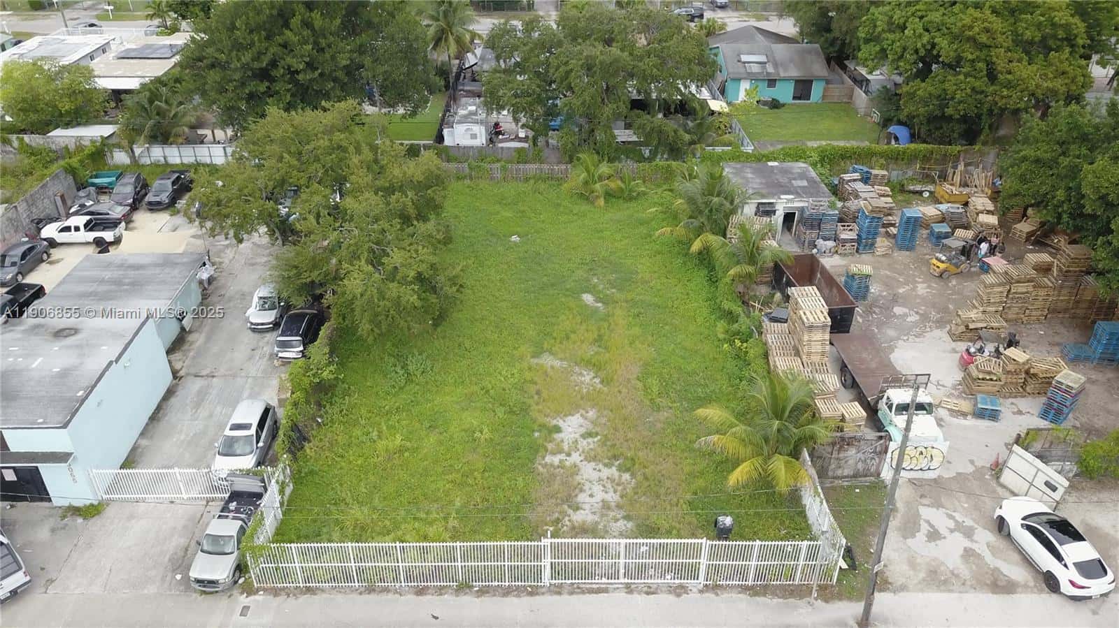 3039 NW 54th St, Miami FL 33142