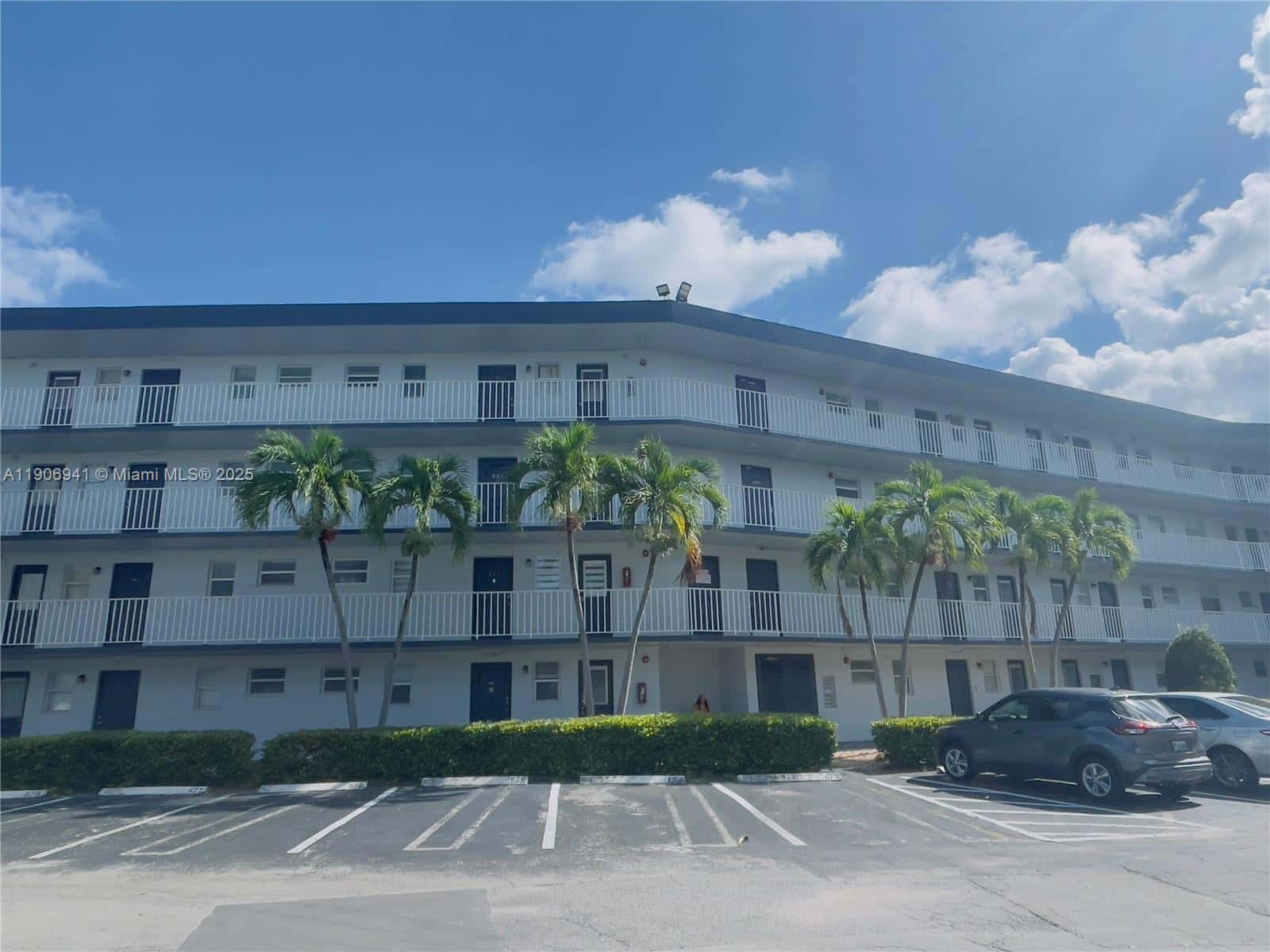 443 NE 195th St # 338, Miami FL 33179