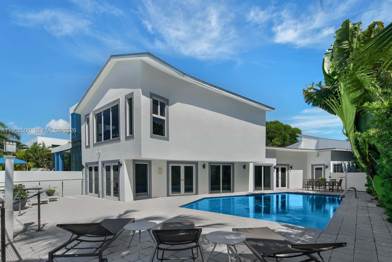 1040 S Shore Dr, Miami Beach FL 33141