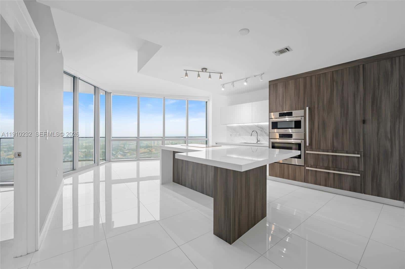851 NE 1st Ave # 4204, Miami FL 33132