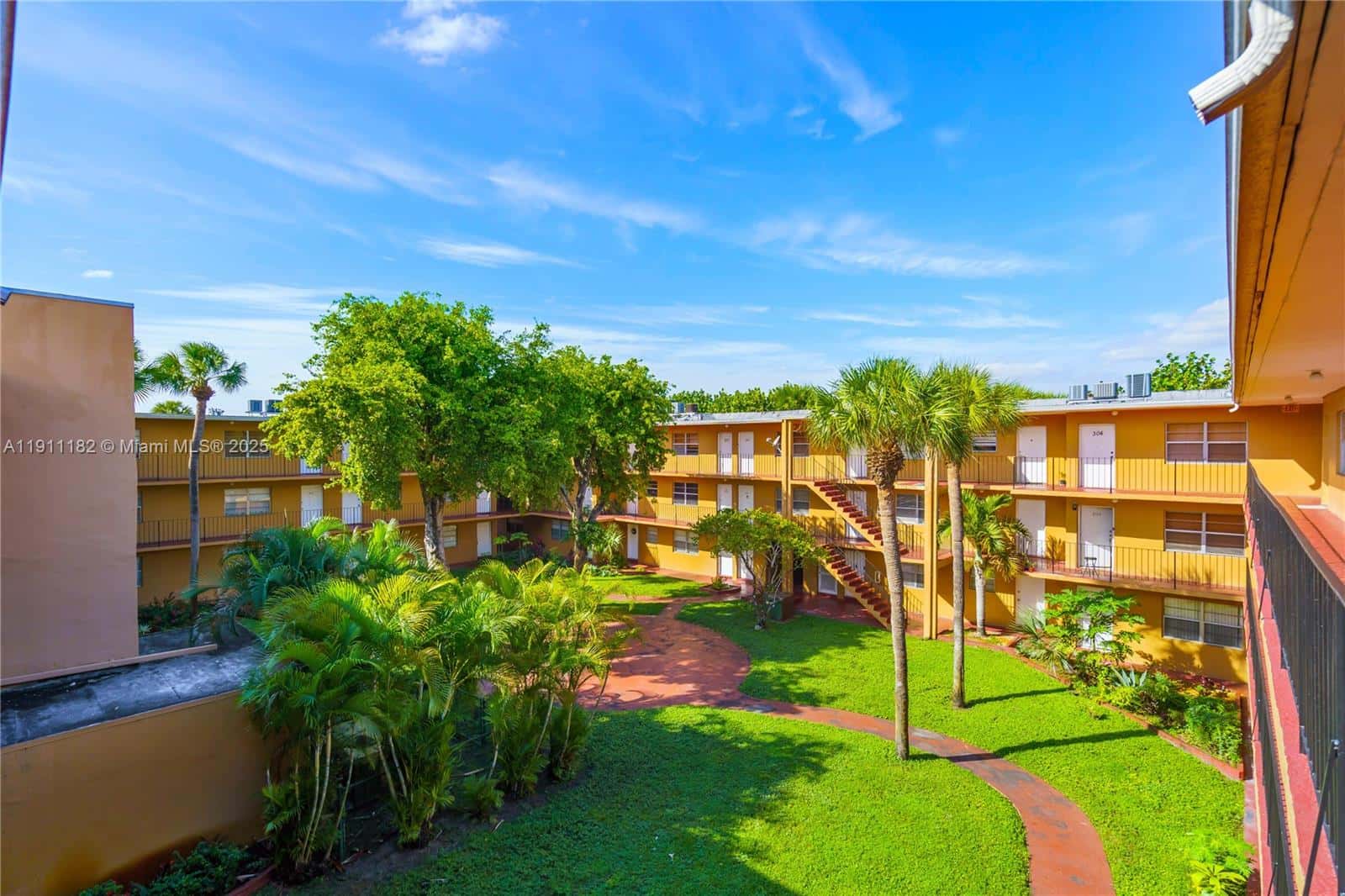 1330 W 54th St # 302C, Hialeah FL 33012