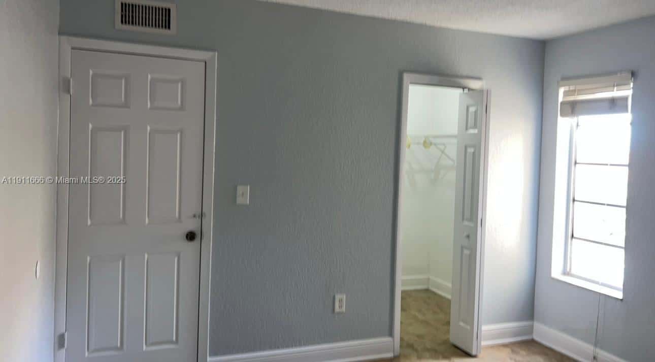 575 W 69th St # 208, Hialeah FL 33014
