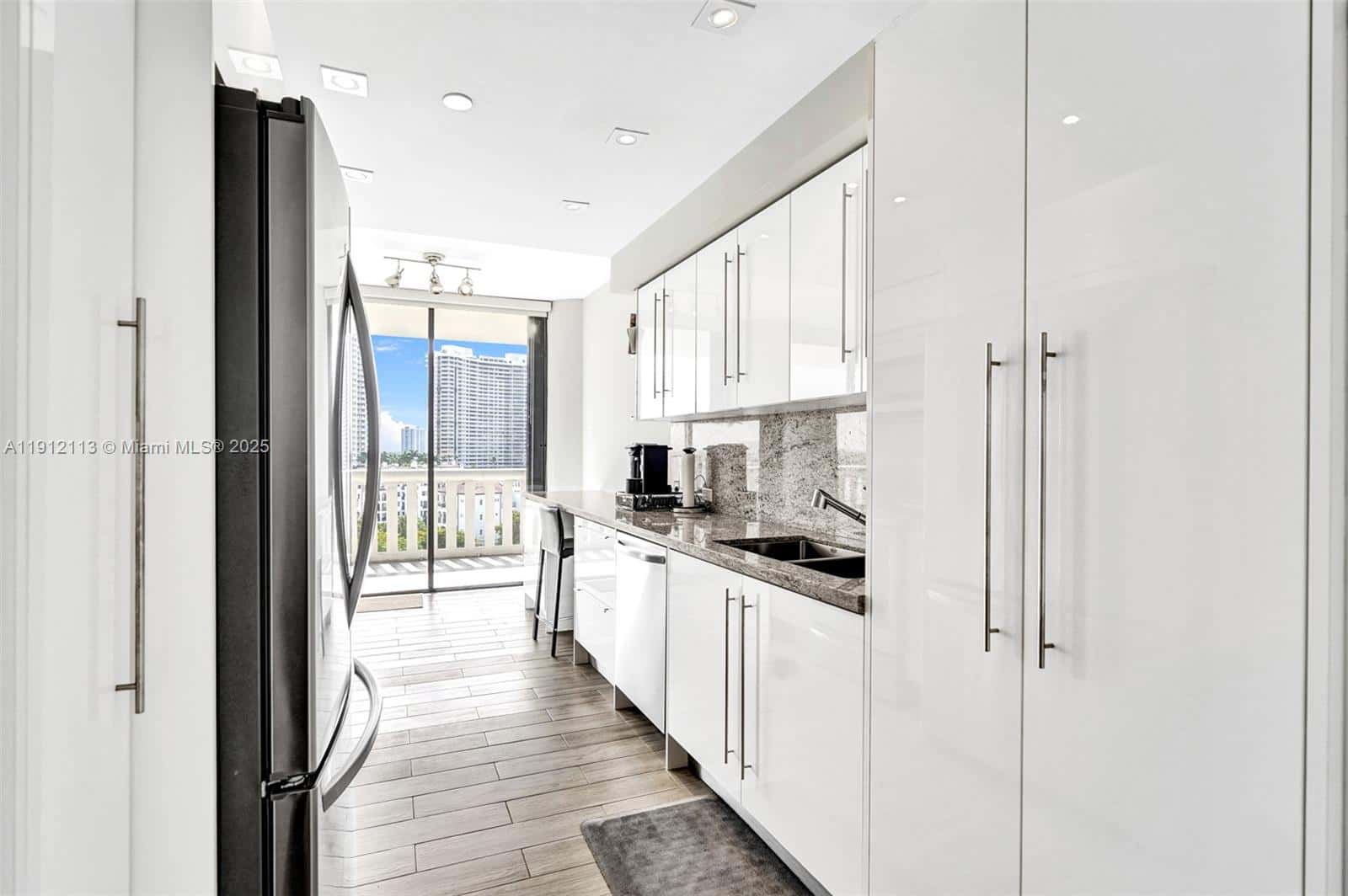 3000 Island Blvd # 903, Aventura FL 33160