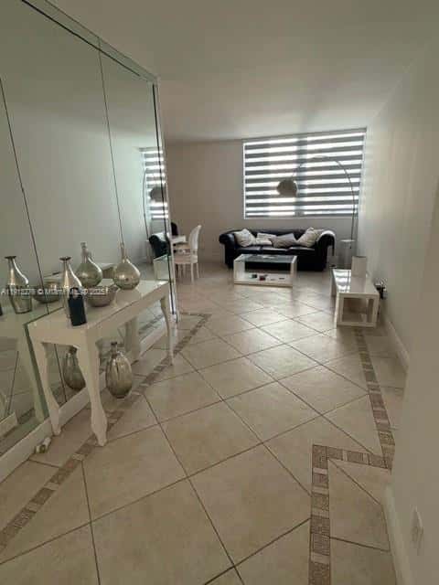 5055 Collins Ave # 9A, Miami Beach FL 33140