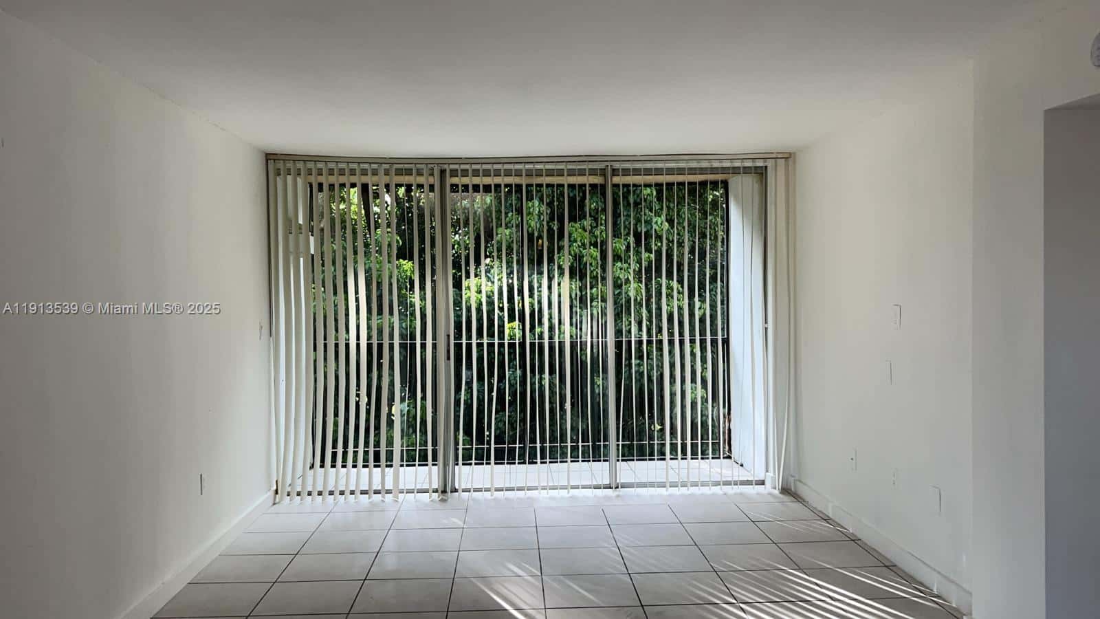 8860 Fontainebleau Blvd # 403, Miami FL 33172