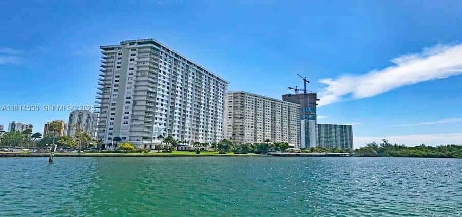 500 Bayview Dr # 125, Sunny Isles Beach FL 33160