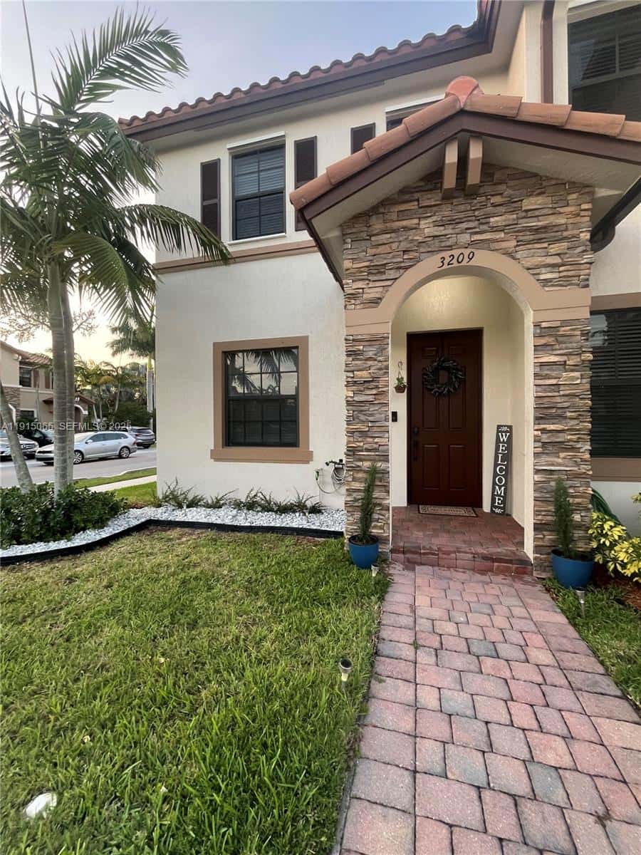 3209 SE 4th Ct, Homestead FL 33033