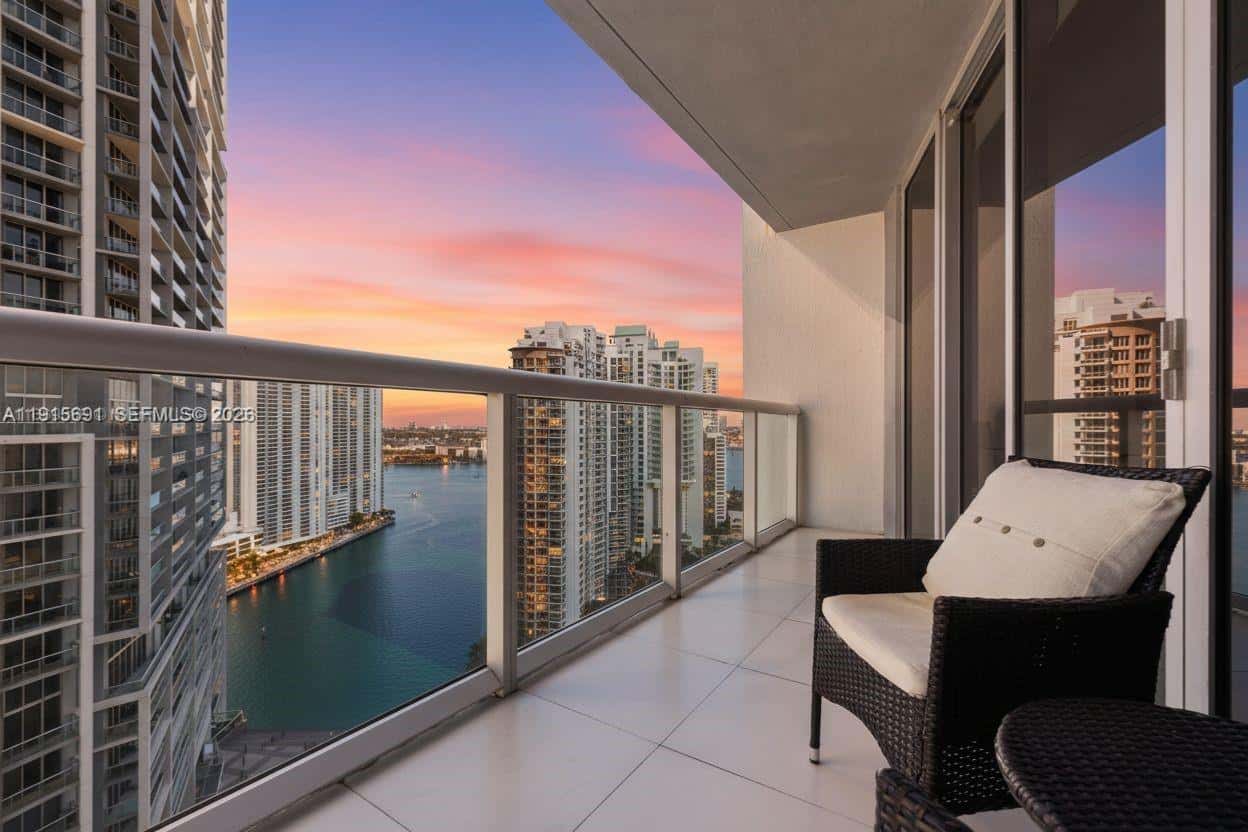 495 Brickell Ave # 2206, Miami FL 33131
