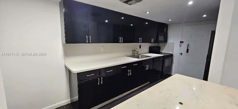 18021 Biscayne Blvd # 402, Aventura FL 33160