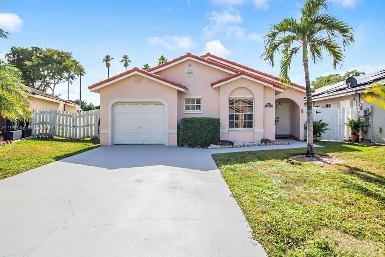 6122 NW 181st Terr Cir W, Hialeah FL 33015