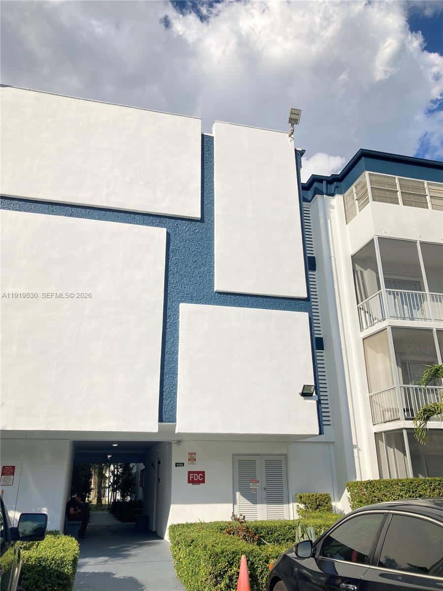 9159 SW 77th Ave # 211, Miami FL 33156