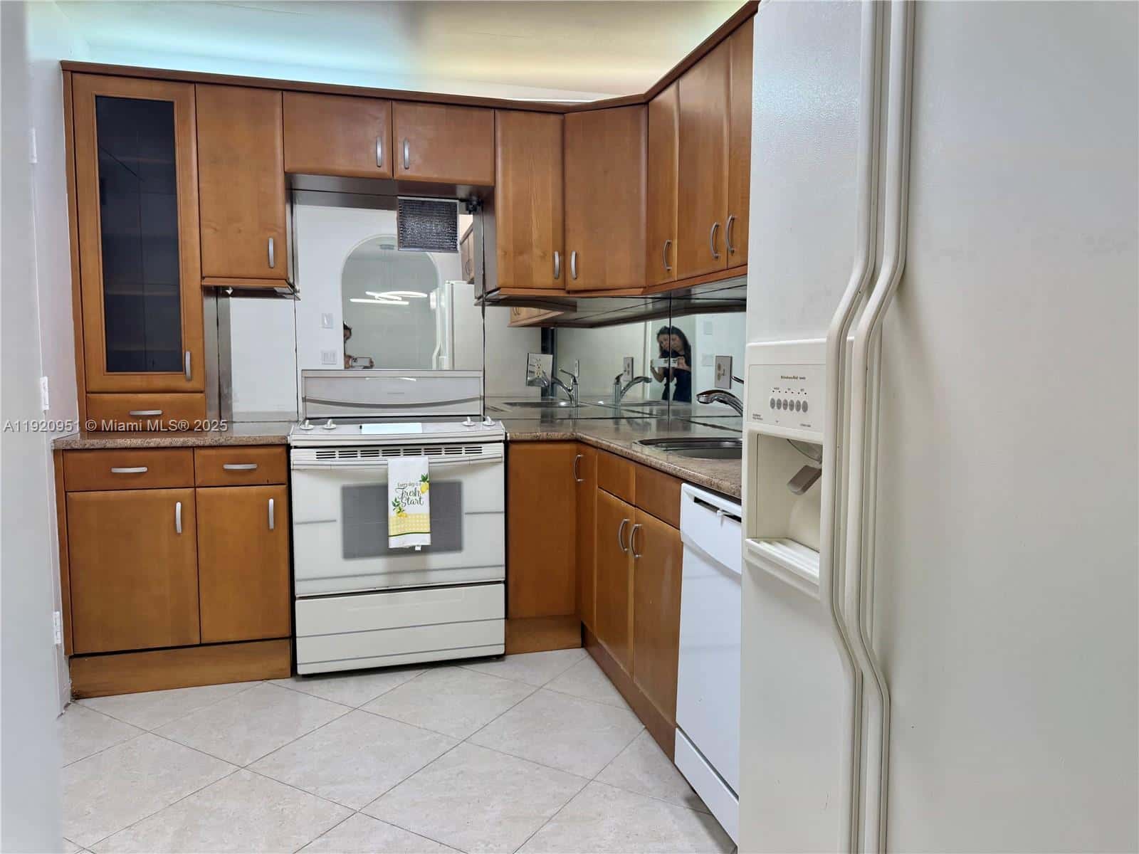 400 Kings Point Dr # 411, Sunny Isles Beach FL 33160