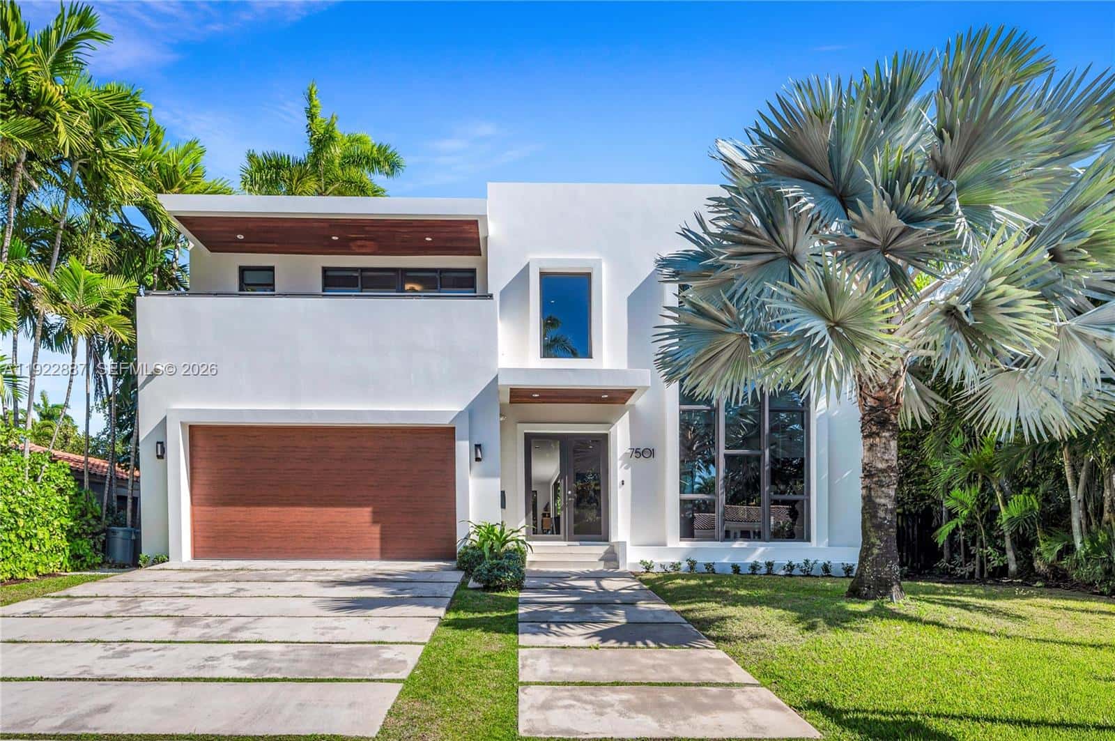 7501 Coquina Dr, North Bay Village FL 33141