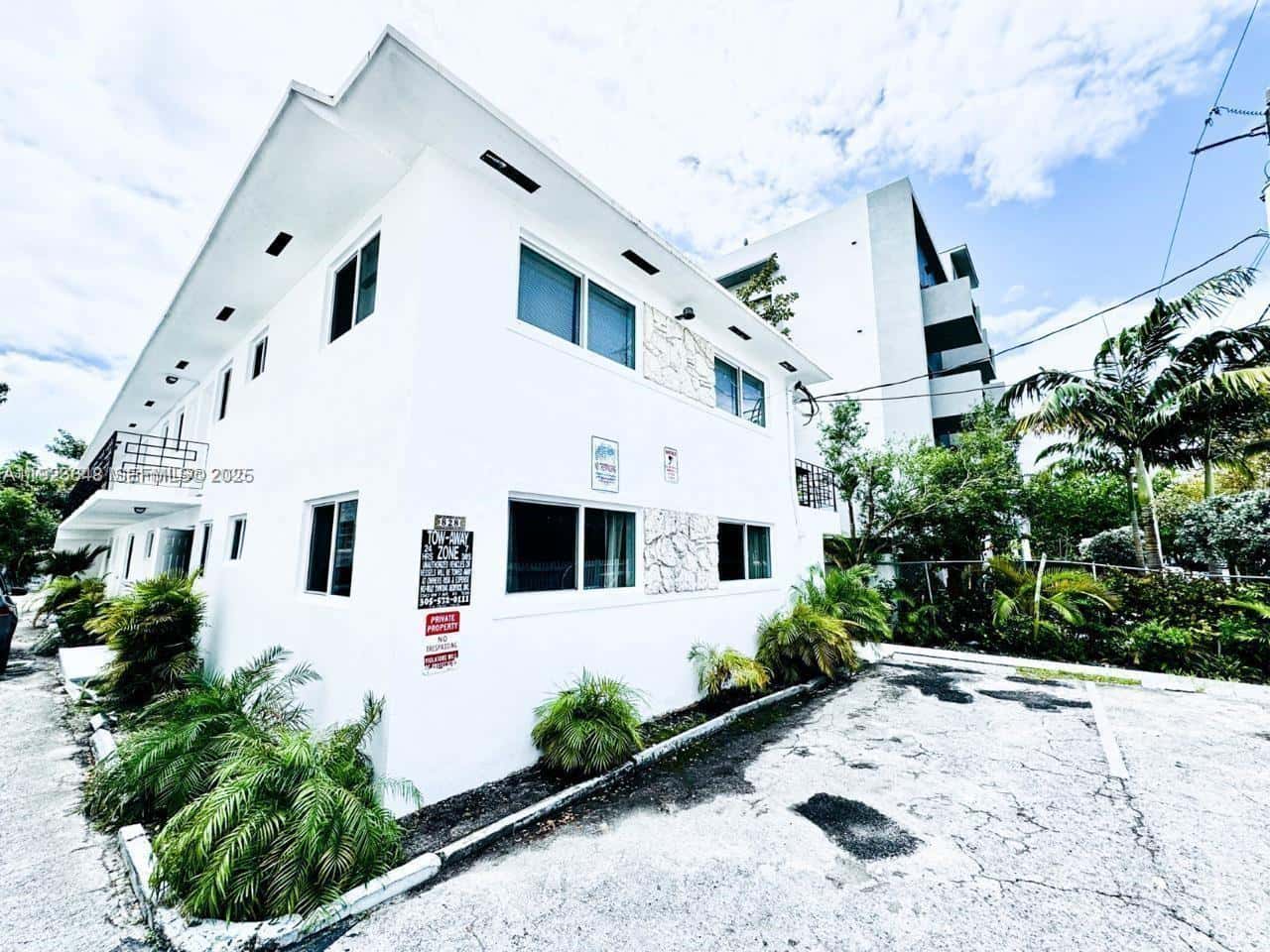 828 SW 2nd St # 2, Miami FL 33130