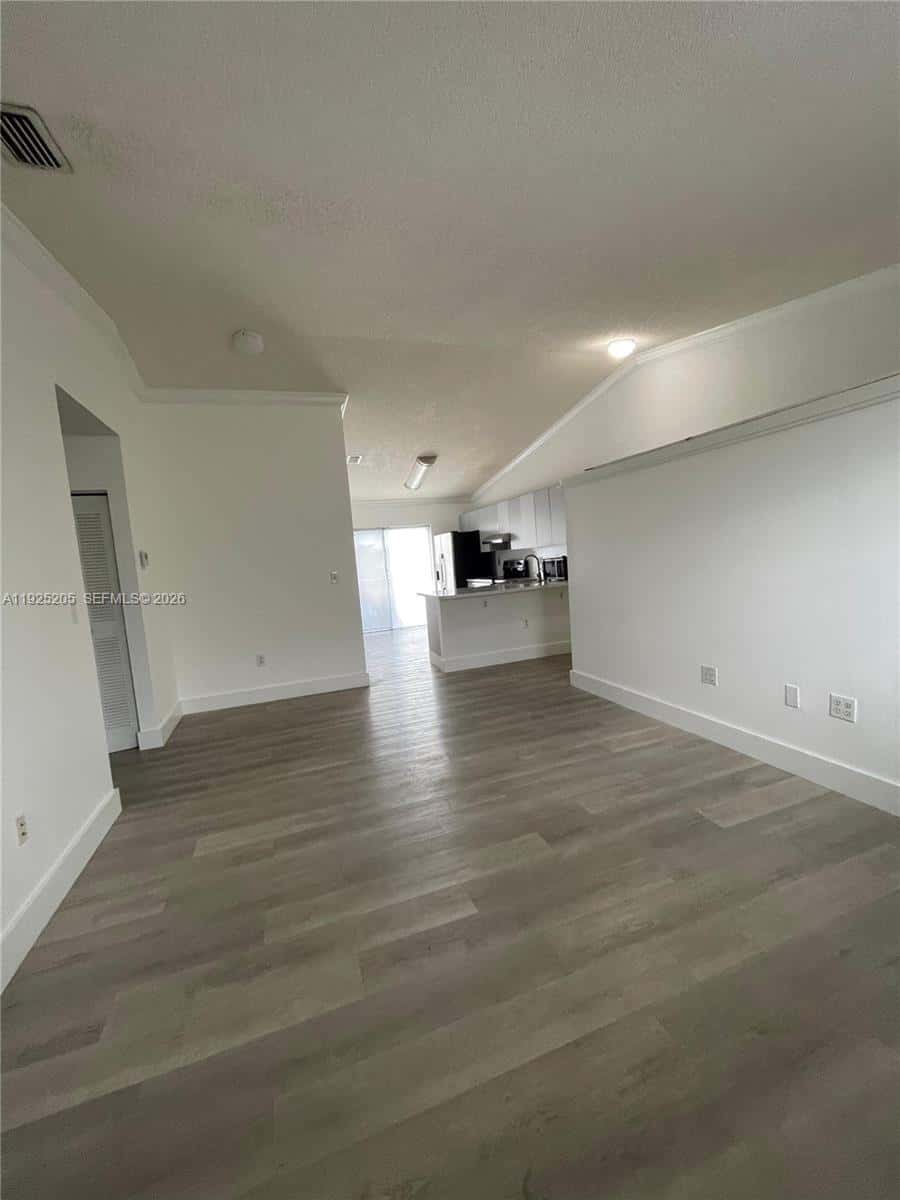 3375 W 76th St # 211, Hialeah FL 33018