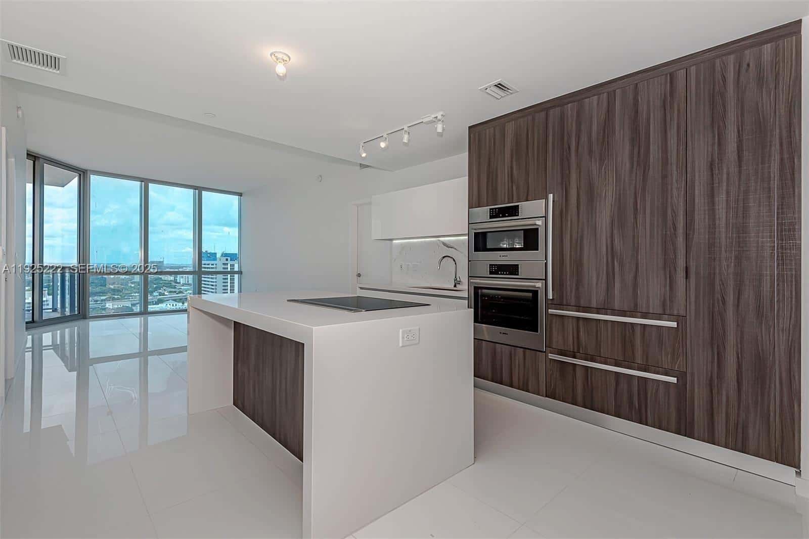 851 NE 1st Ave # 1608, Miami FL 33132