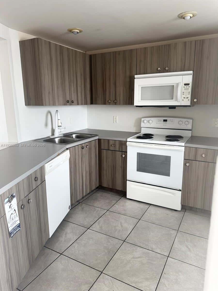1770 NE 191st St # 1, Miami FL 33179