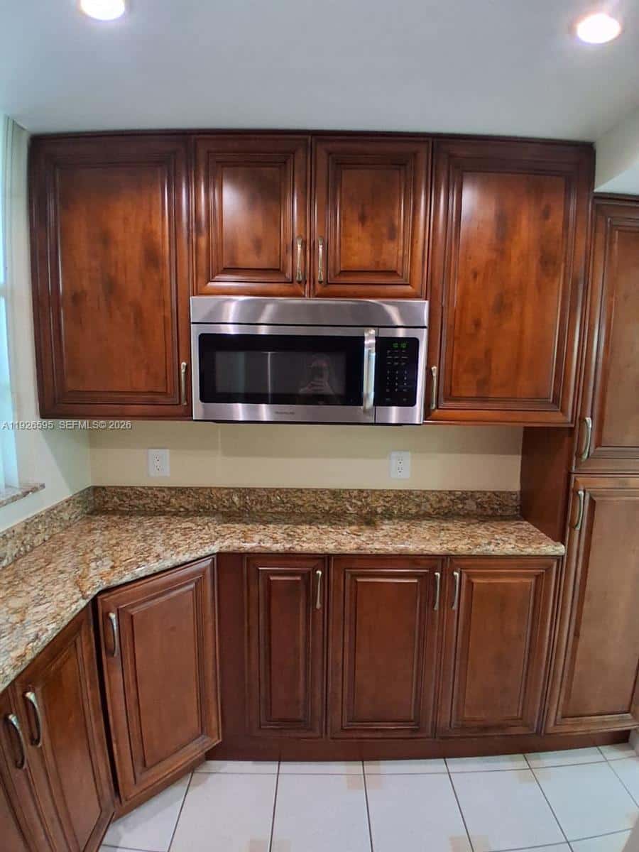 2905 Point East Dr # L302, Aventura FL 33160