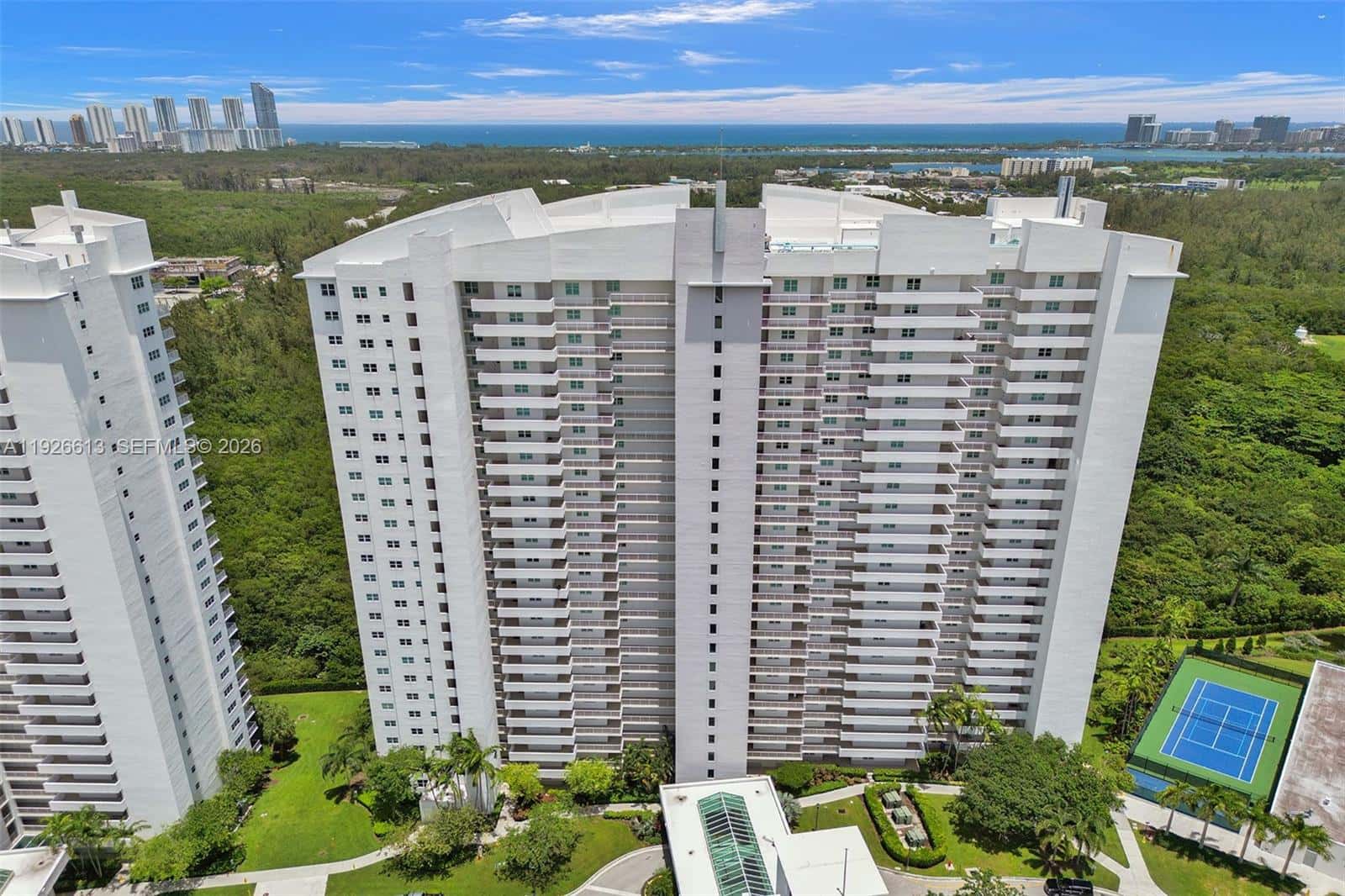 15051 Royal Oaks Ln # 2601, North Miami FL 33181