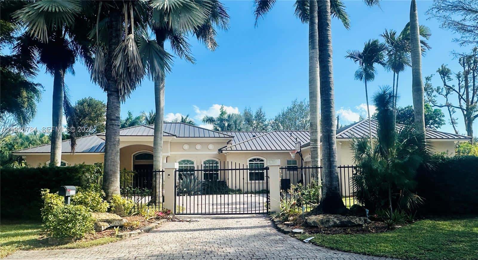 15335 SW 80th Ave, Palmetto Bay FL 33157