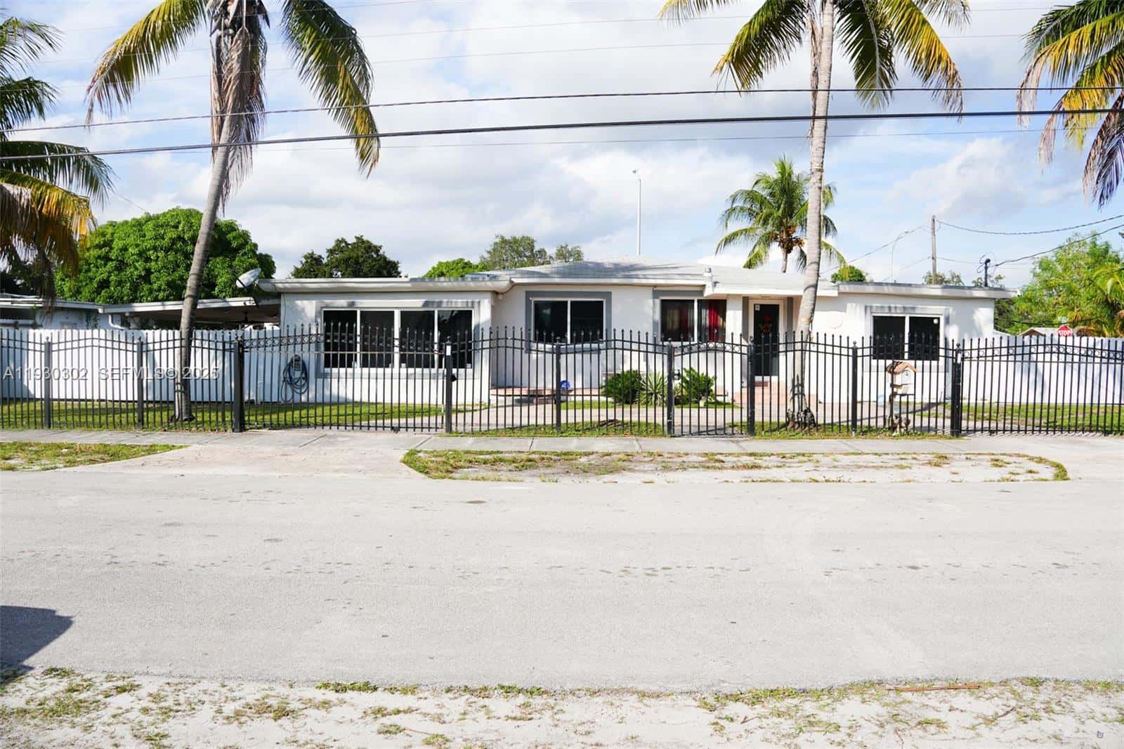 2955 NW 102nd St, Miami FL 33147