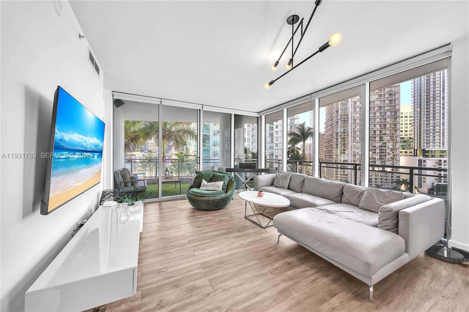 90 SW 3rd St # 1213, Miami FL 33130