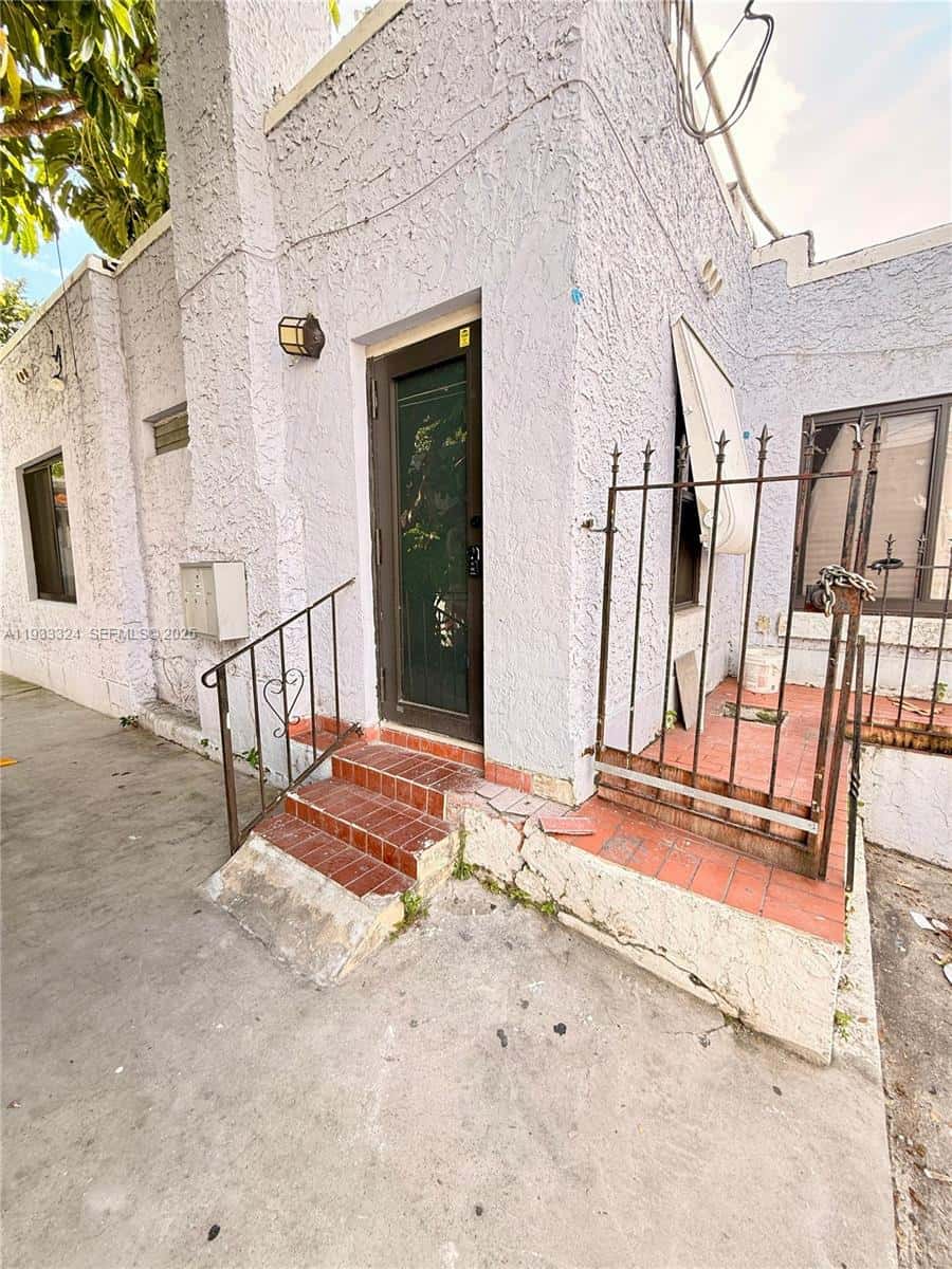 125 SW 19th Ave # 2, Miami FL 33135