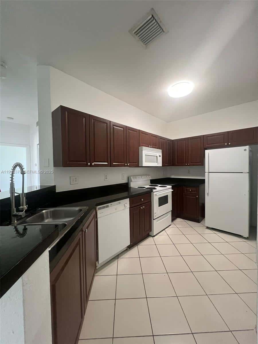 7200 NW 177th St # 7, Hialeah FL 33015